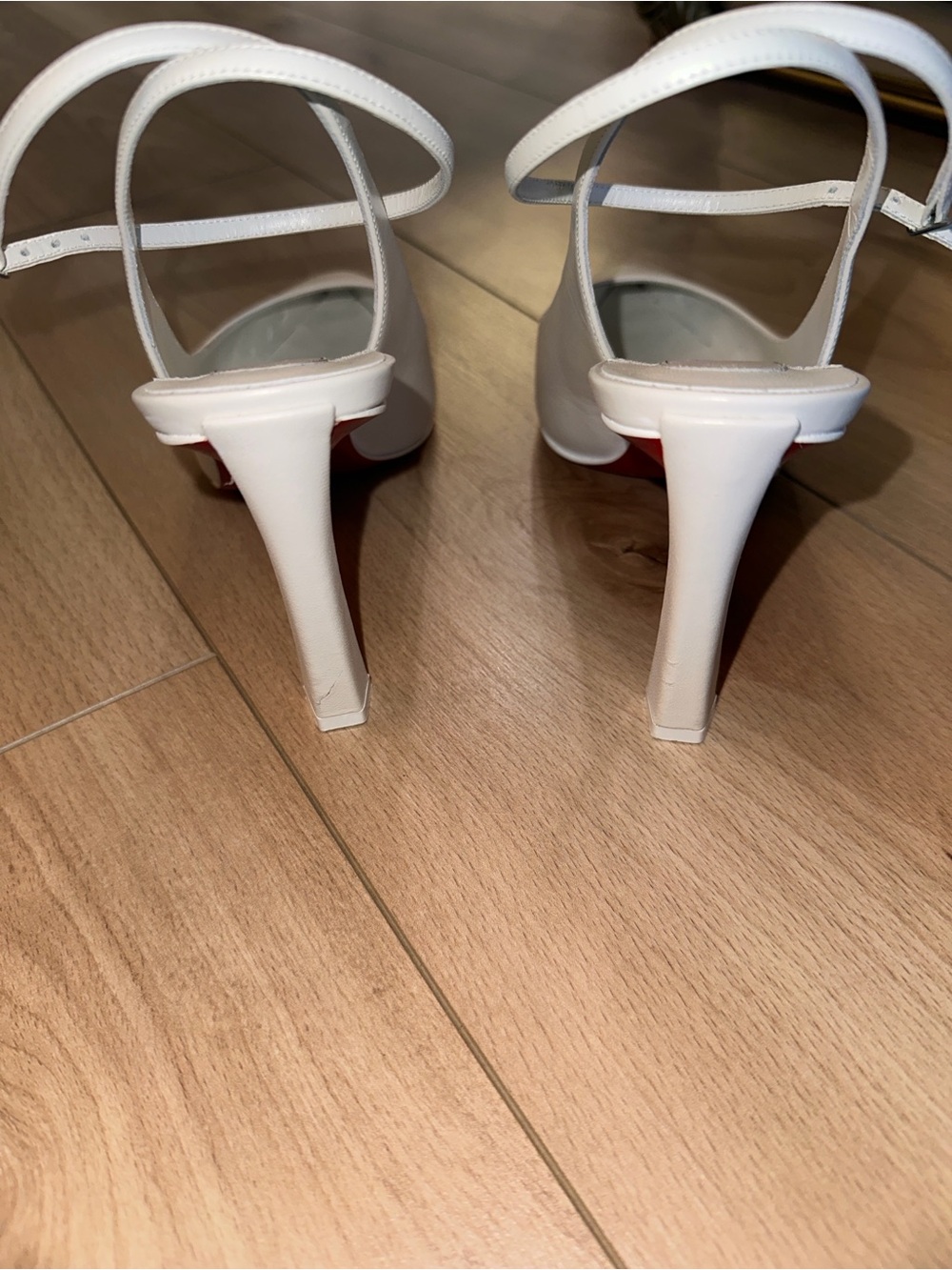 One heels - Picture 3 of 7